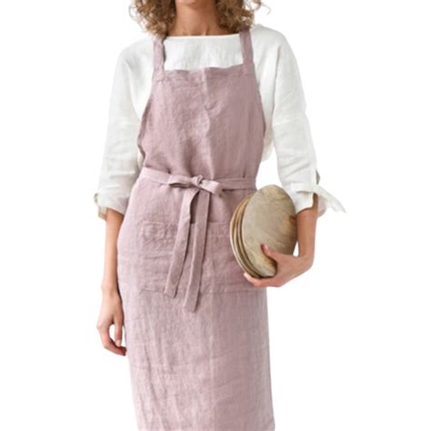 Discover the magic of the linen apron: A staple in every professional kitchen
